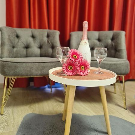 Studio Red Apartment Brasov Bagian luar foto