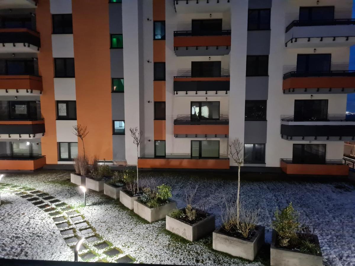 Studio Red Apartment Brasov Bagian luar foto