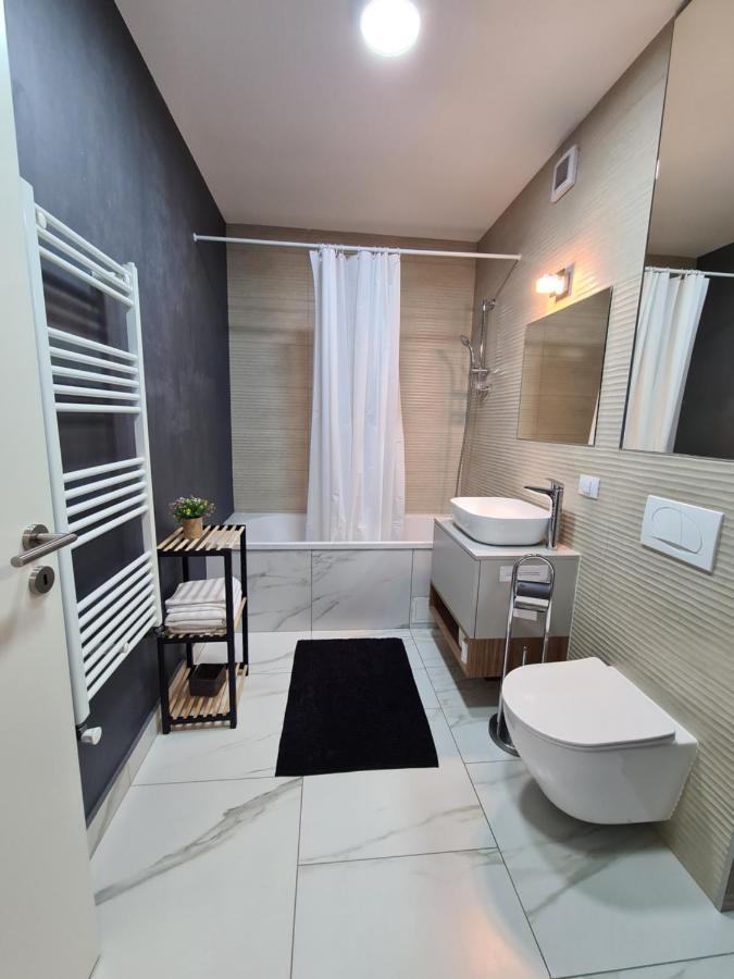 Studio Red Apartment Brasov Bagian luar foto