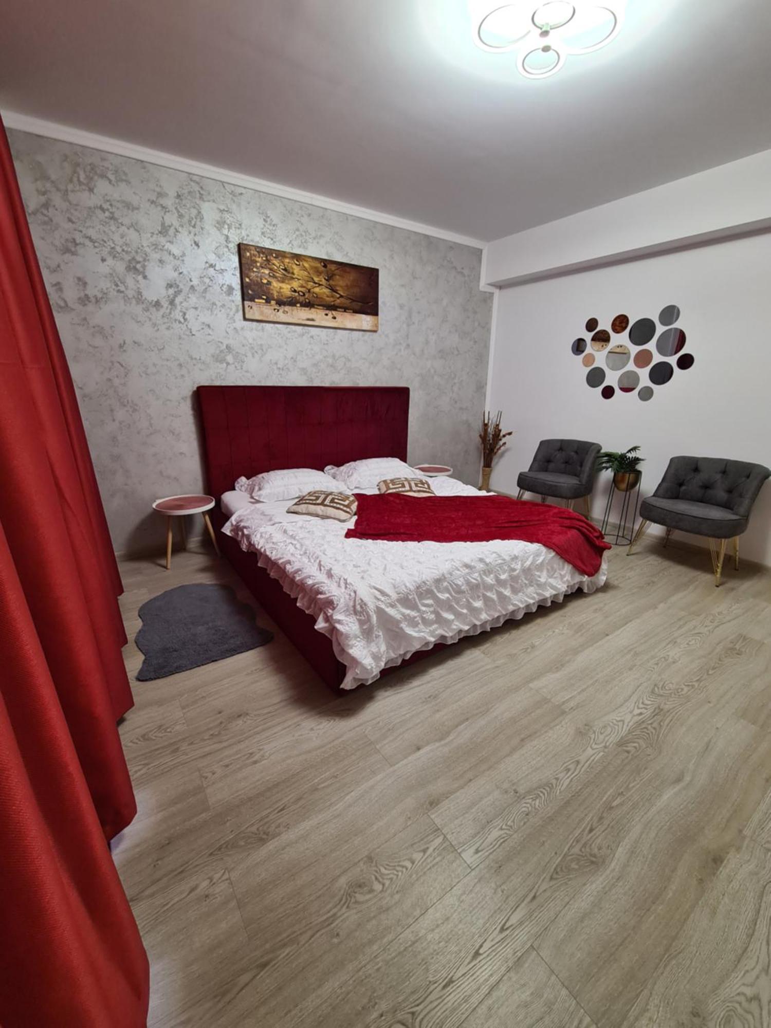 Studio Red Apartment Brasov Bagian luar foto