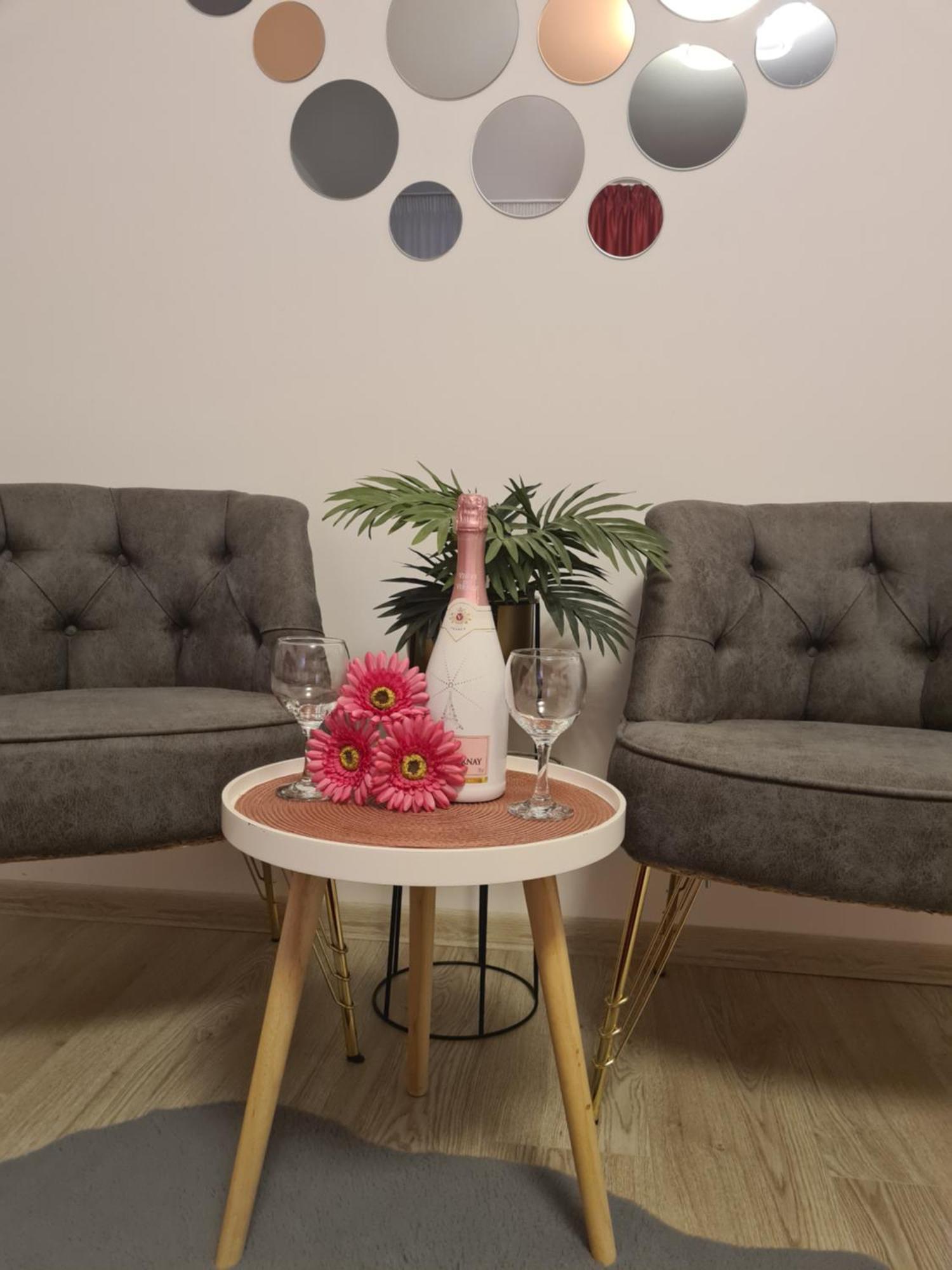 Studio Red Apartment Brasov Bagian luar foto
