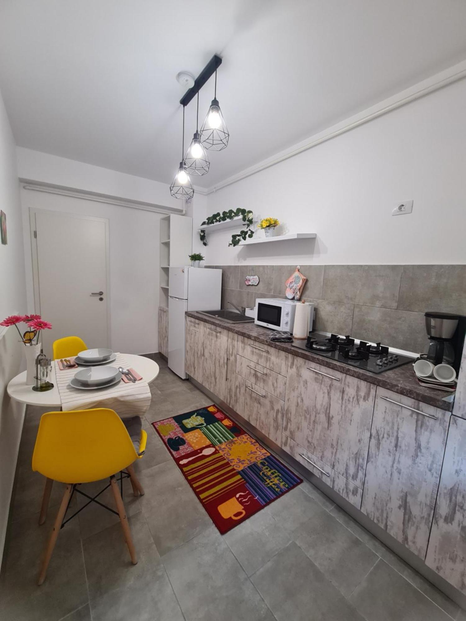 Studio Red Apartment Brasov Bagian luar foto